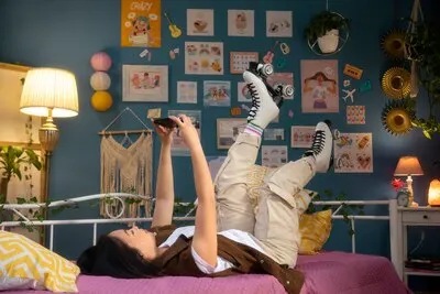 Full shot girl holding smartphone