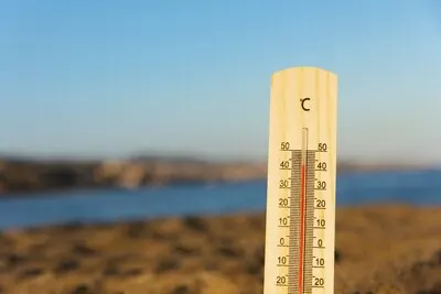 Close up on thermometer showing high temperature