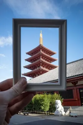 Framing landscape while traveling