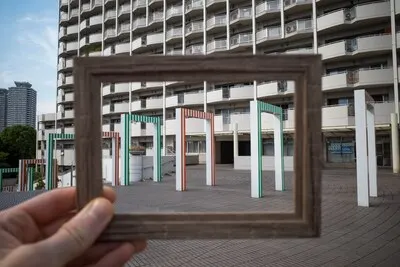 Framing landscape while traveling