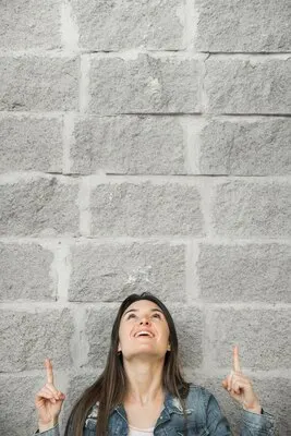 Smiling lady pointing up
