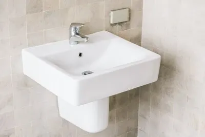 White sink and faucet