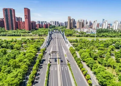 The bridge with city